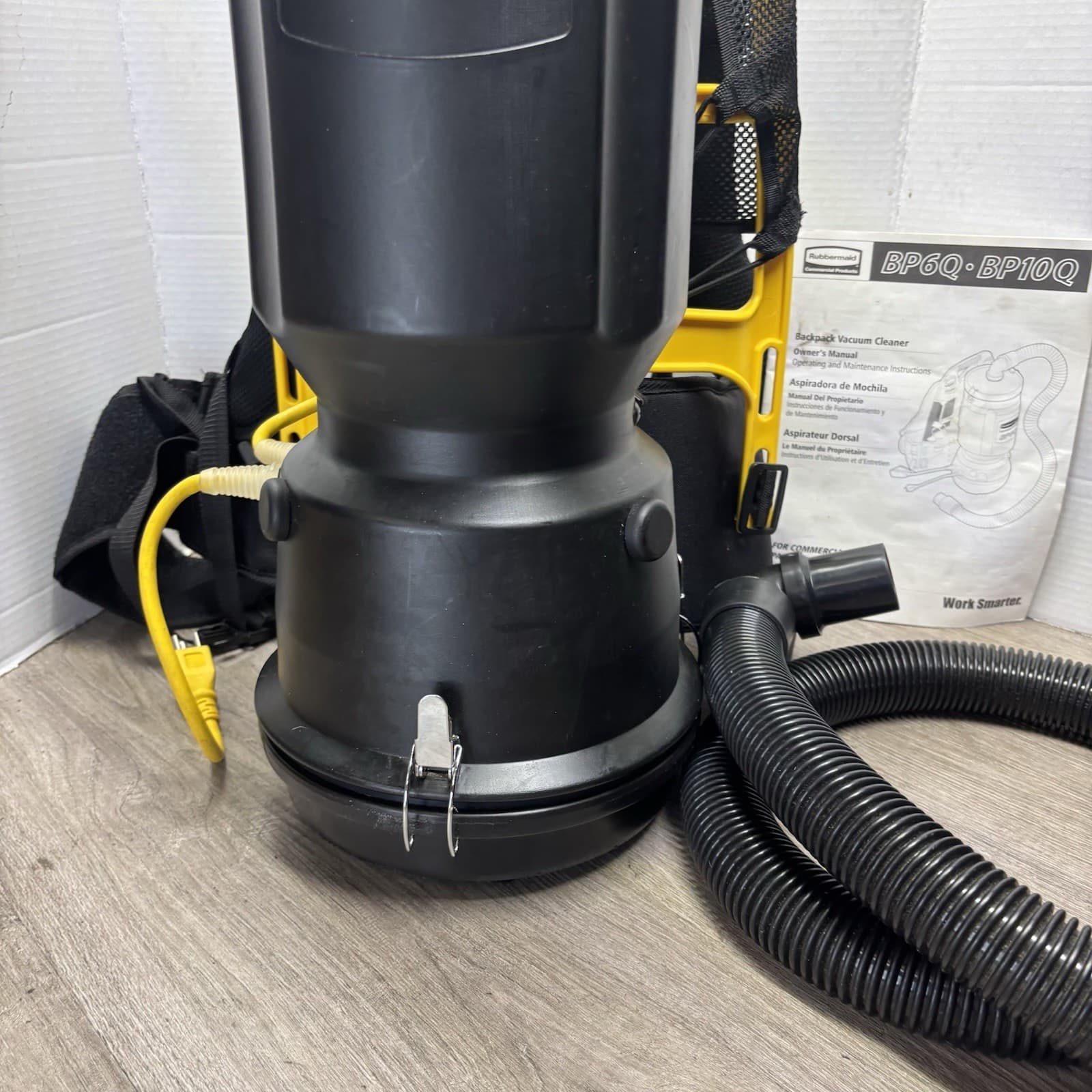Rubbermaid BP10Q Commercial Backpack Vacuum With Attachments Tested And Working 3