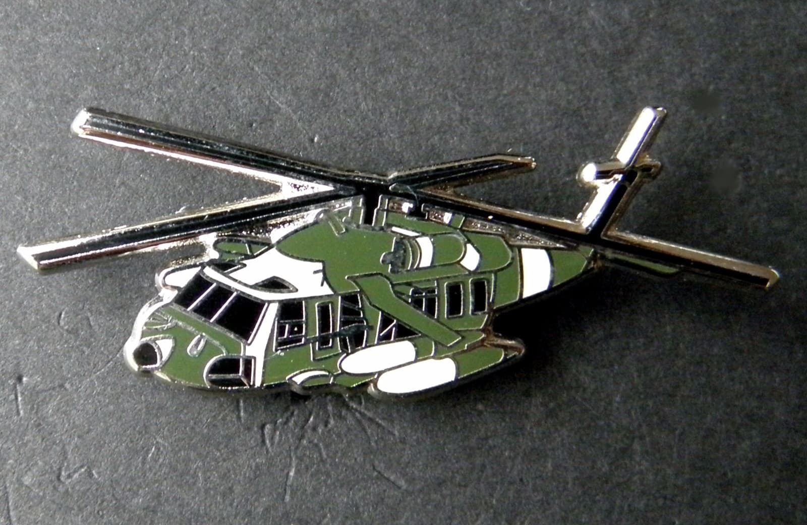 SIKORSKY BLACK HAWK UH-60 HELICOPTER US ARMY AVIATION LAPEL PIN BADGE 1.5 INCHES