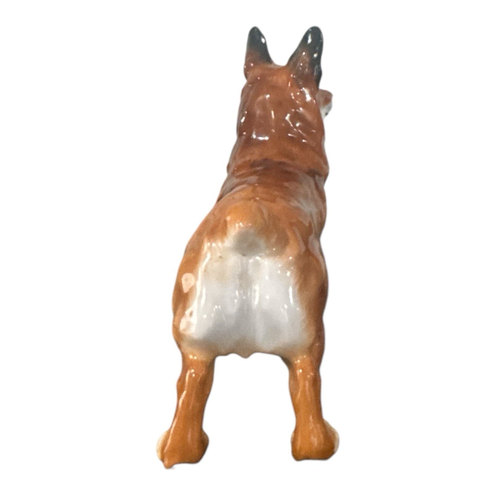 Royal Doulton Welsh Corgi figurine HN2559 Excellent Condition 3.5”x4.5” 6