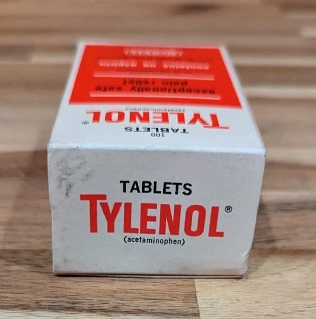 Vintage 100 Count Tylenol McNeil bottle 60s 1967 Pre Tamper proof Screw Lid 3
