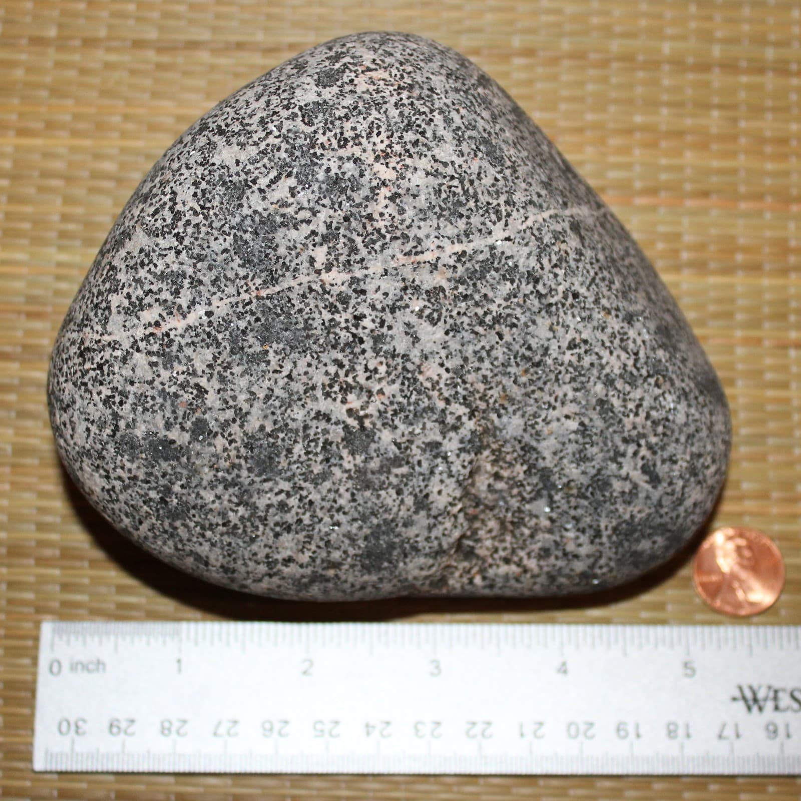 HUGE 3LB Yooperlite Rock from Lake Superior Fluorescent Sodalite Glow Stone L1 5