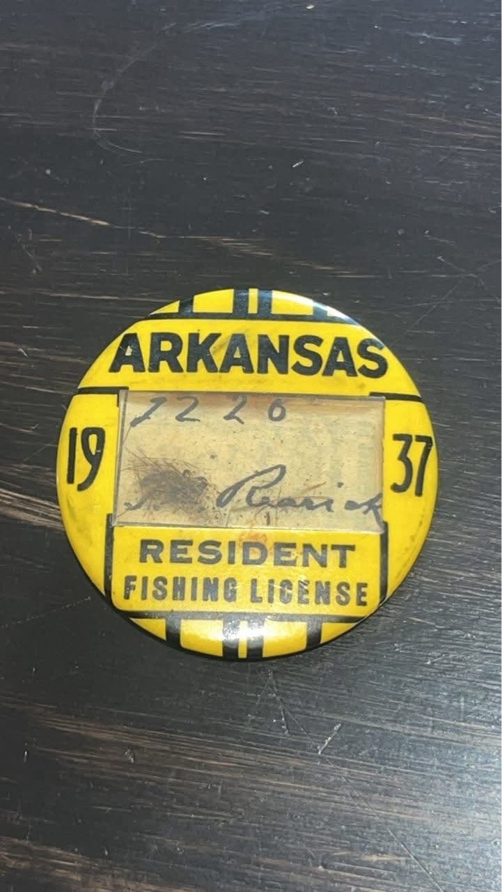 (3) 1937 1938 1939 Arkansas Resident fishing license pinback From Same Angler 3