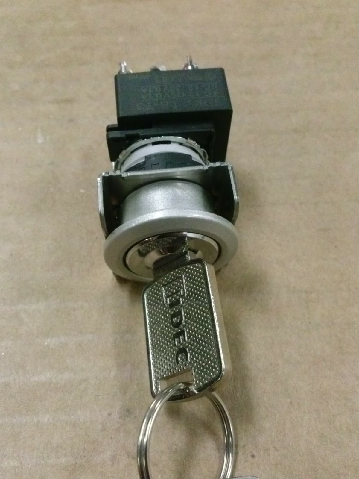 IDEC LB-T3 LB Series Key Switch with key 5