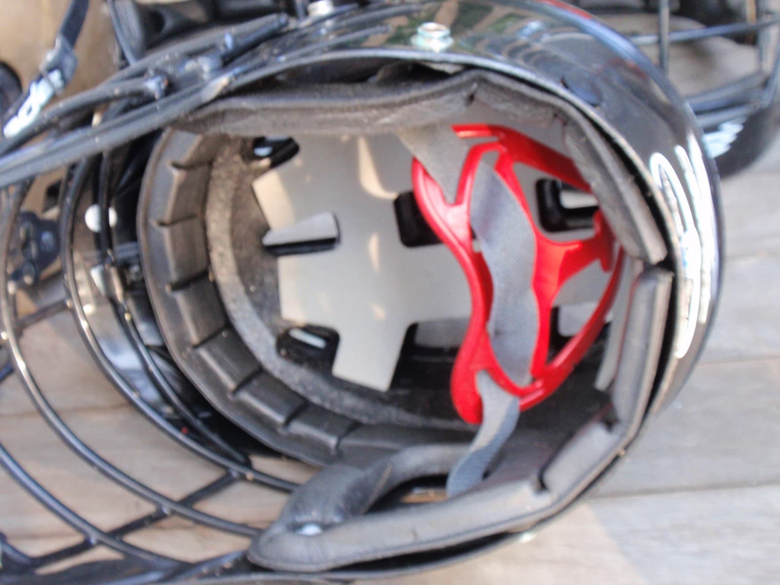 LOT OF 4 LACROSSE HELMETS CASCADE 3 MEDIUM SIZE 9 - 1 SIZE  LARGE CLH2 5