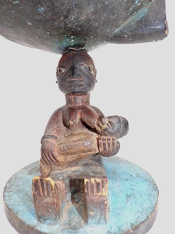 RARE SMALL CARVED WOOD YORUBA DIVINATION TRAY SET ON PLINTH OF MOTHER & CHILD VG 2