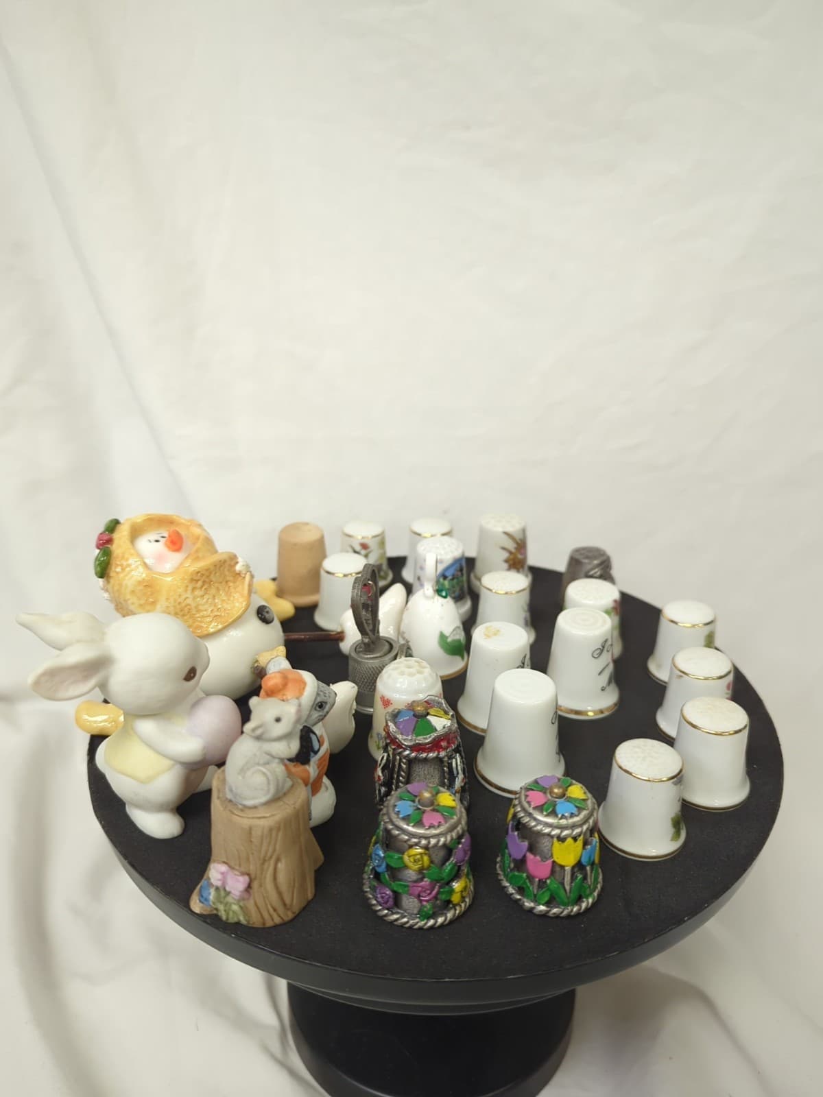 Lot Of Miniatures And Thimbles Metal Ceramic And One Wood 2