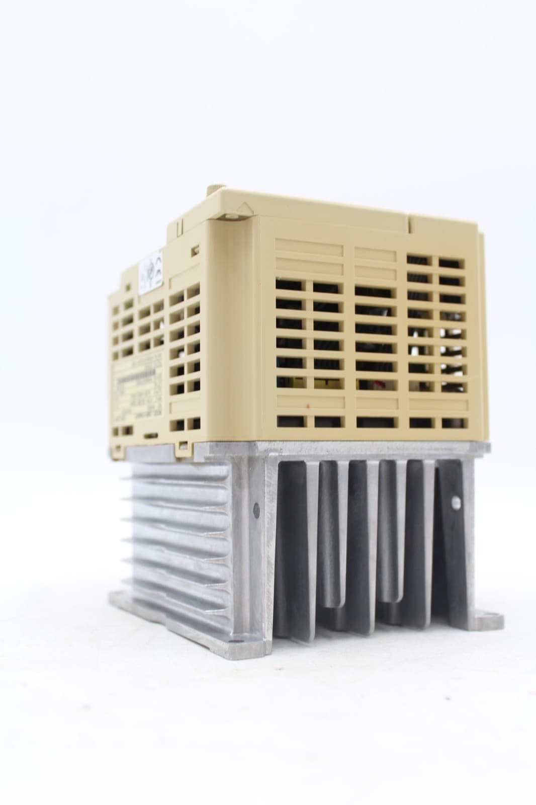 Yaskawa CIMR-V7AM40P7 3-Phase 3.4 Amp Drive *Read 3