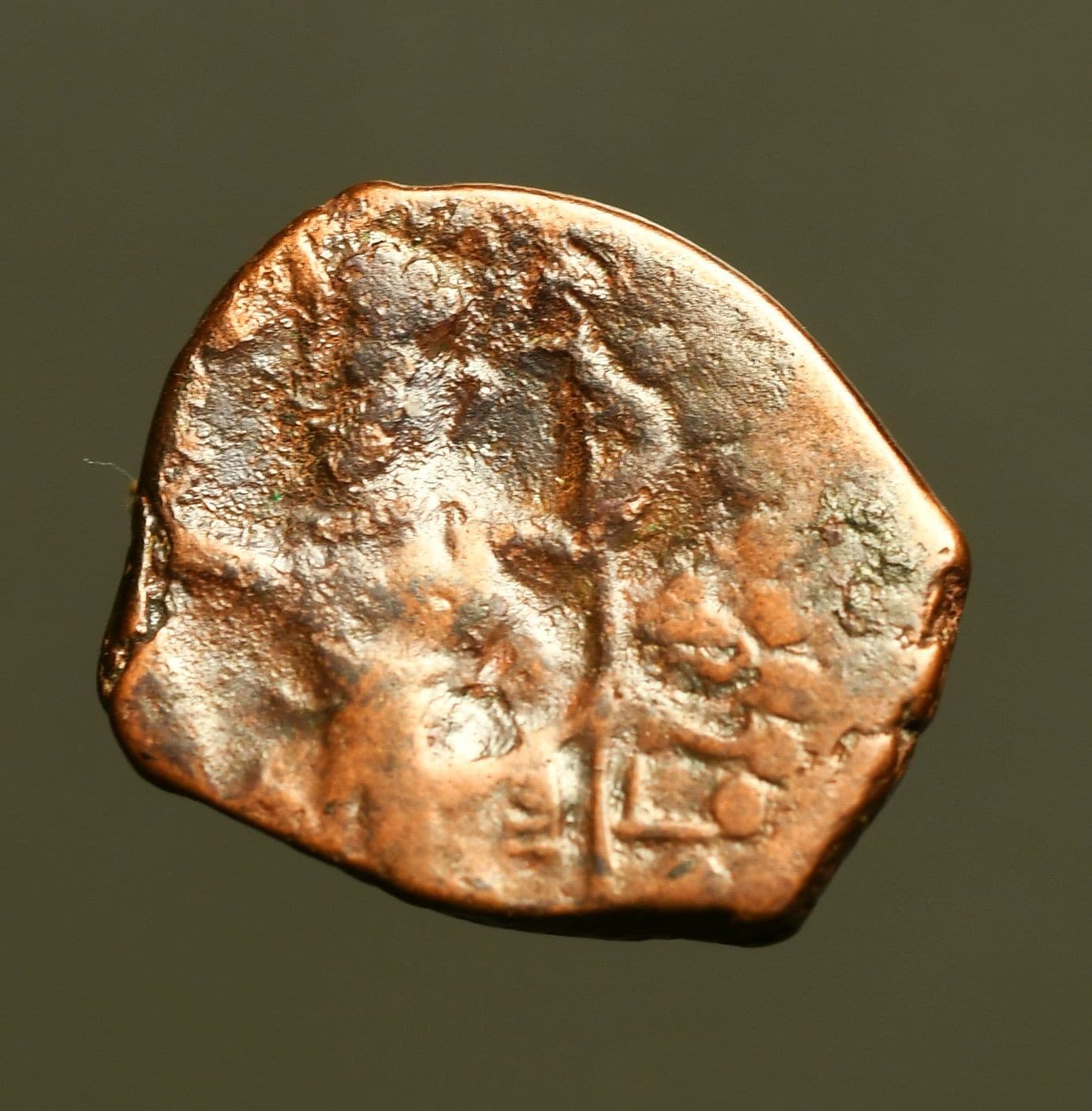 H19-59    KIDARITES,  Kushano-Sassanian style AE,   Varahranan  circa 356-379AD 2