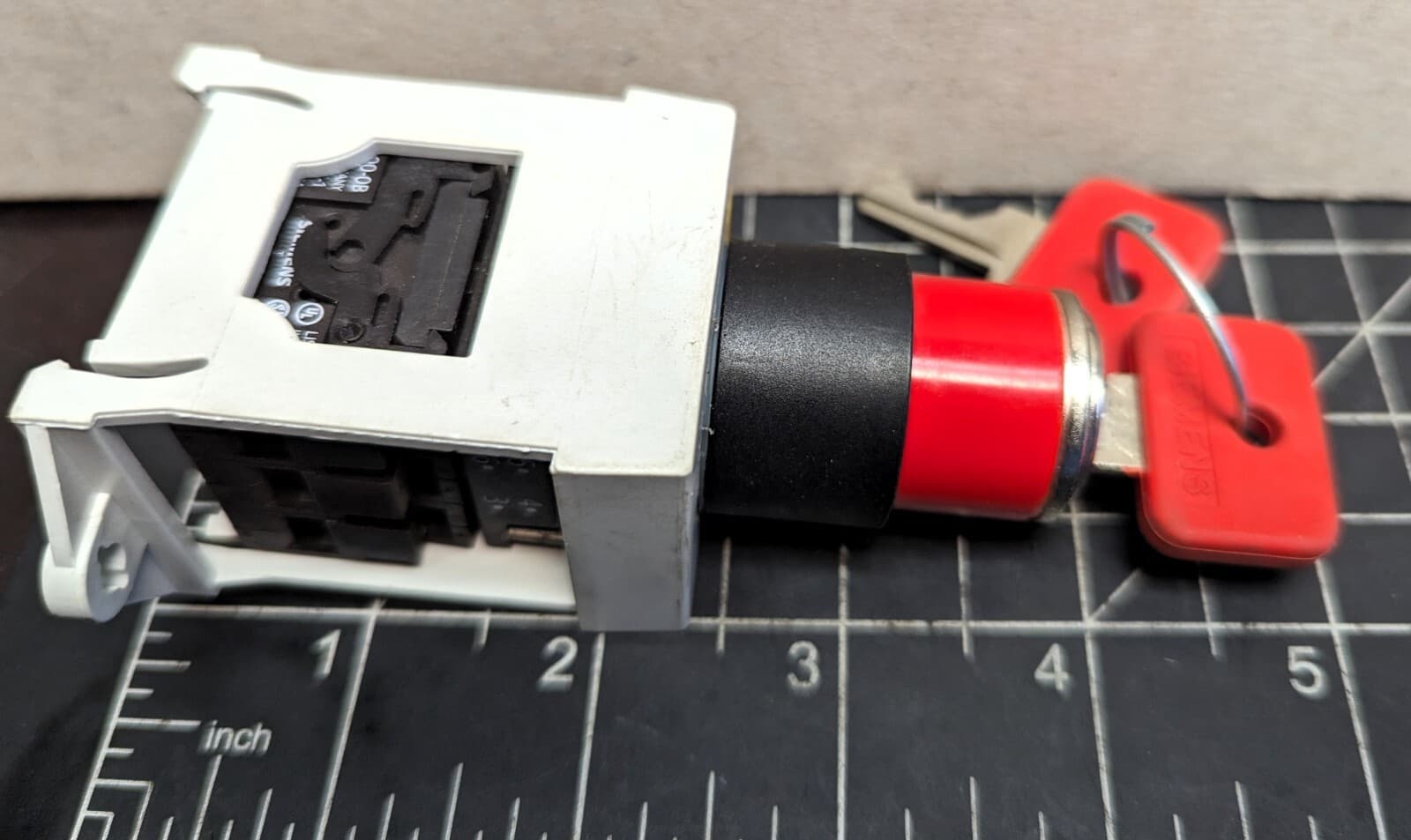 Siemens 22MM Key Switch Red Plastic Round Actuator Key-Operator NEW [A6B4] 4