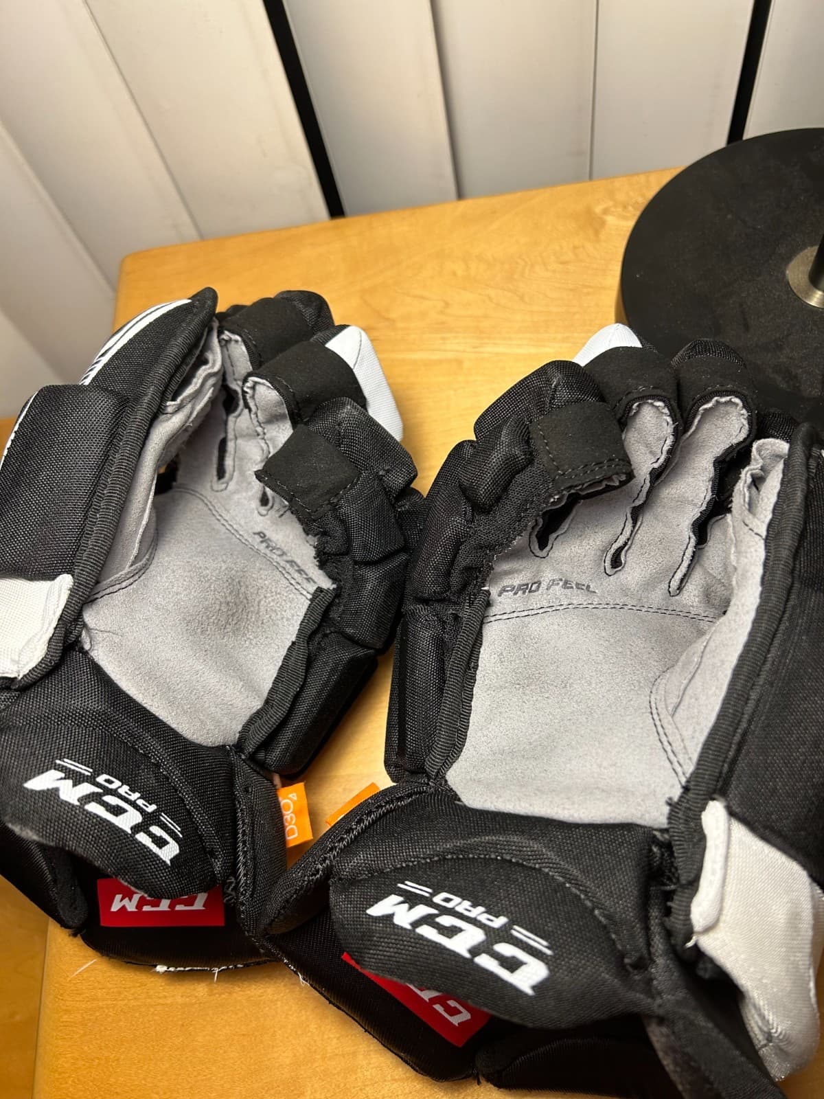 Pittsburgh Penguins CCM HGPJSXP Pro Stock Hockey Gloves Size 13" 4