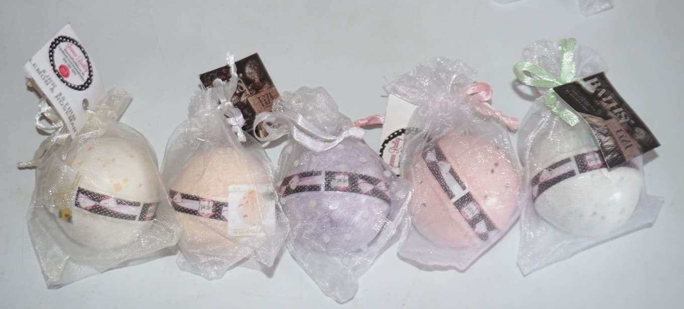 Perfectly Posh FiZi Bath Bombs 30 ct Sassy Lemon Rosemary Plum Fancy Snowed In 2