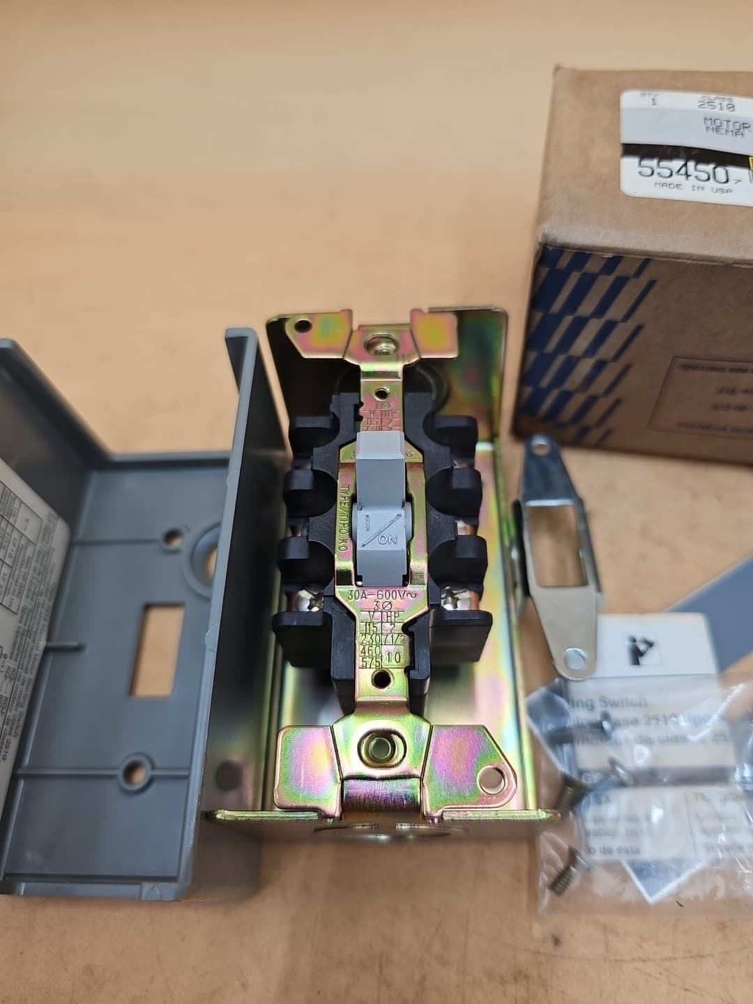 Square D 2510-KG2 Ser. A Manual Motor Starting Toggle Switch. 5