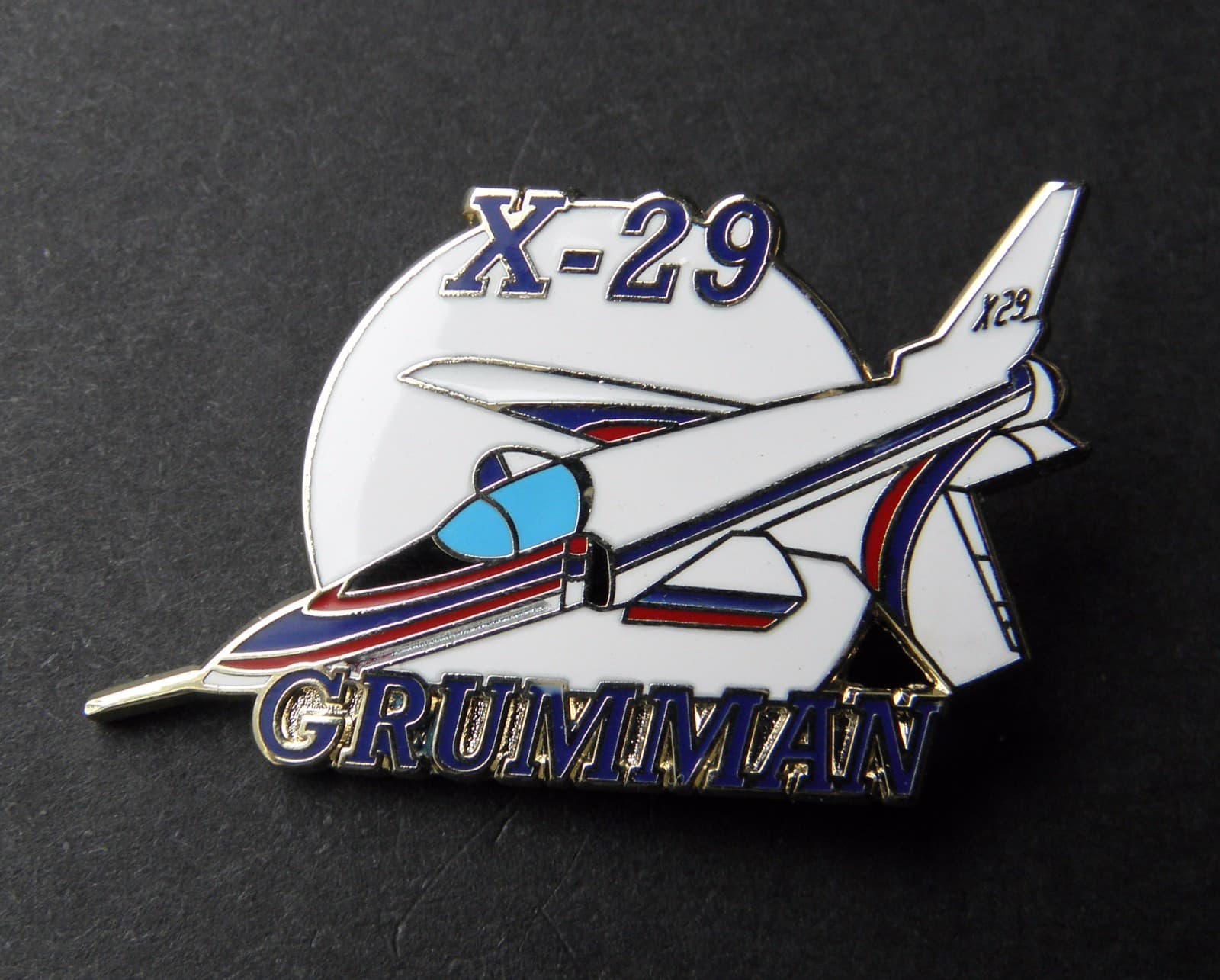 GRUMMAN X-29 NASA EXPERIMENTAL FORWARD WING TEST AIRCRAFT LAPEL PIN BADGE 1.5 "