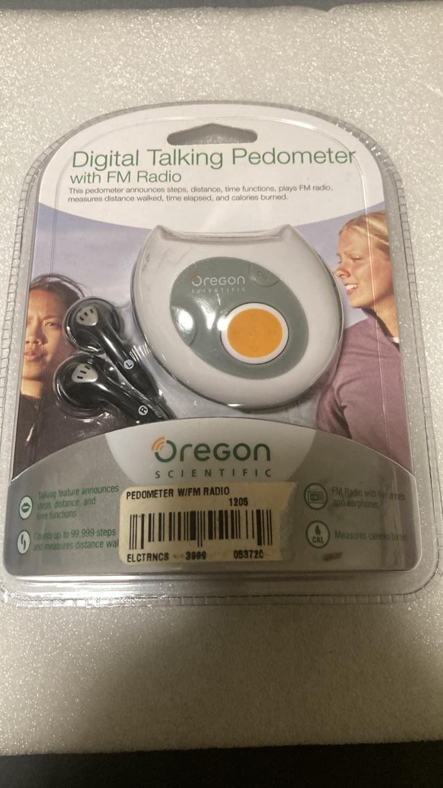Oregon Scientific Digital Pedometer With FM Radio  PE823 New