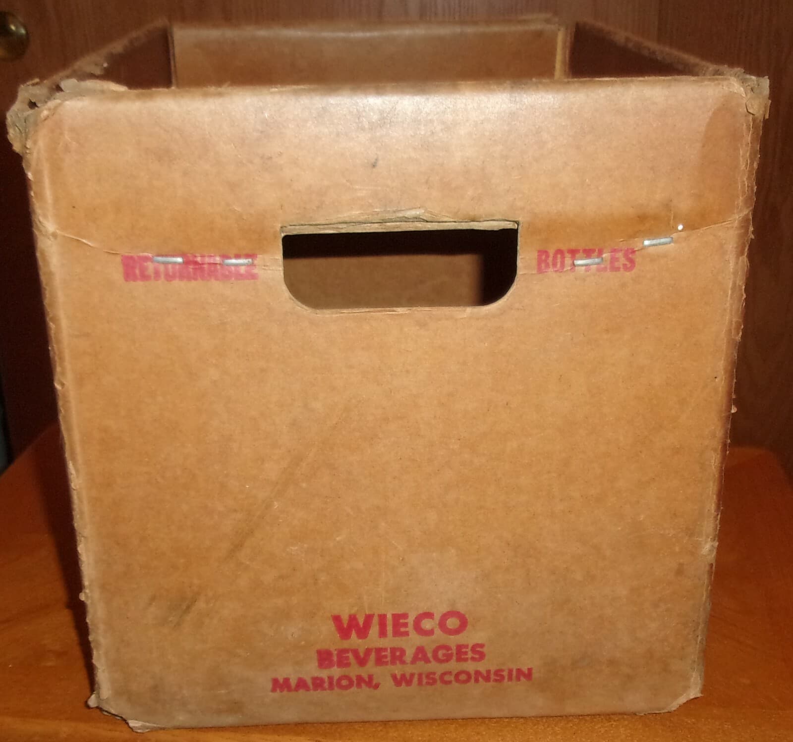1979  VTG Box Crate Wieco Beverages Wiesmann Marion Wisconsin Soda Pop Bottles 4