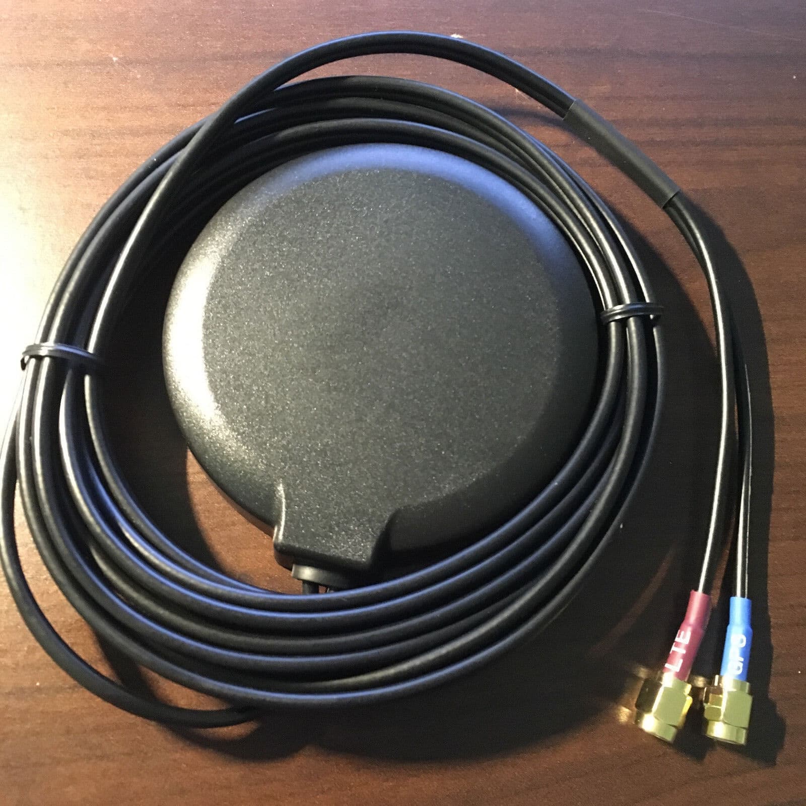 GPS +GSM/3G/4G/LTE with 700MHz coverage Combo Antenna combination  SMA adhesive 