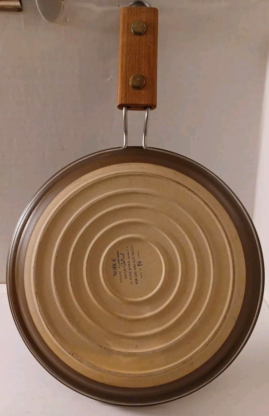 Figgjo Norge Flameware Skillet with Wooden Handle Decor Astrid 2