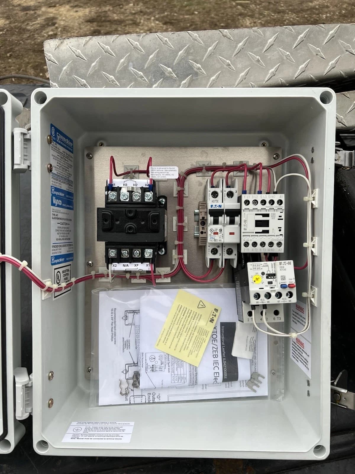 Vynckier Enclosure Motor Starter W/ Start/stop Switch,  3 HP at 230V, 5 HP@460v 6