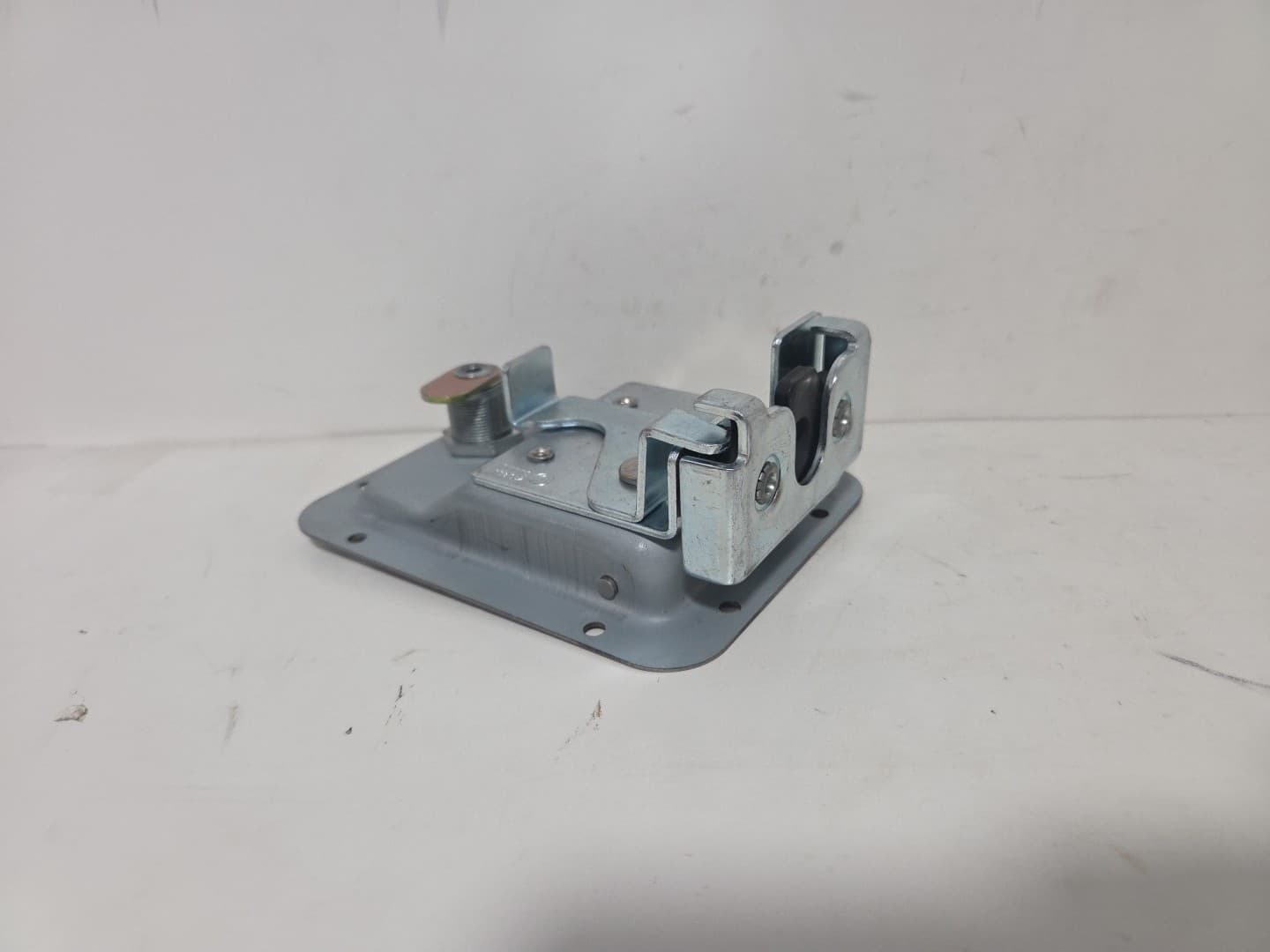 Cab Door Handle with Keys 5