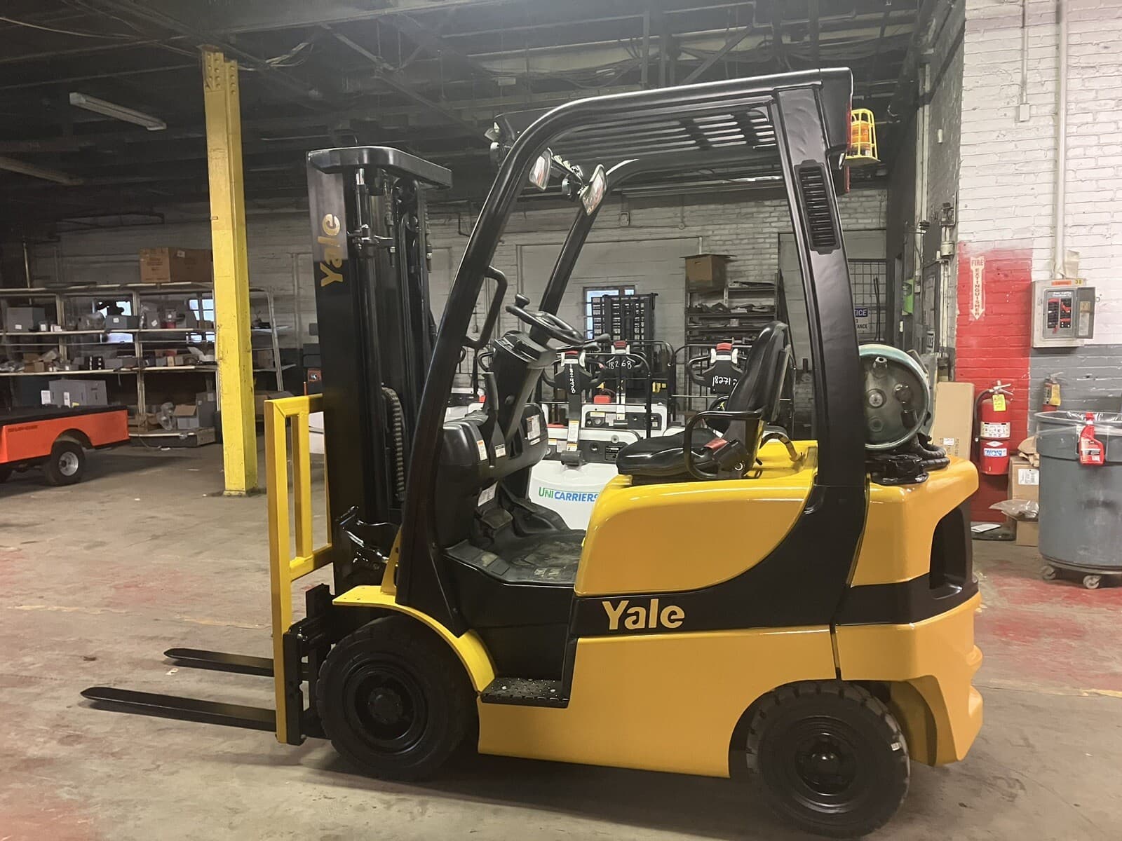 2019 Yale 3000 LB Solid Pnuematic Forklift With Side Shift and Triple Mast 4