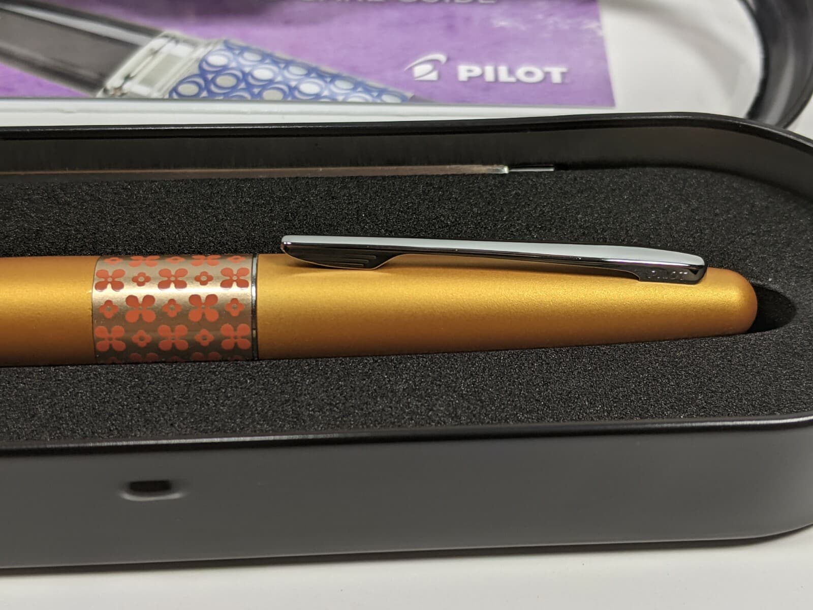 Pilot Metropolitan Retro Pop Fine Rollerball Pen in Orange- P91403 with Gift Box 4