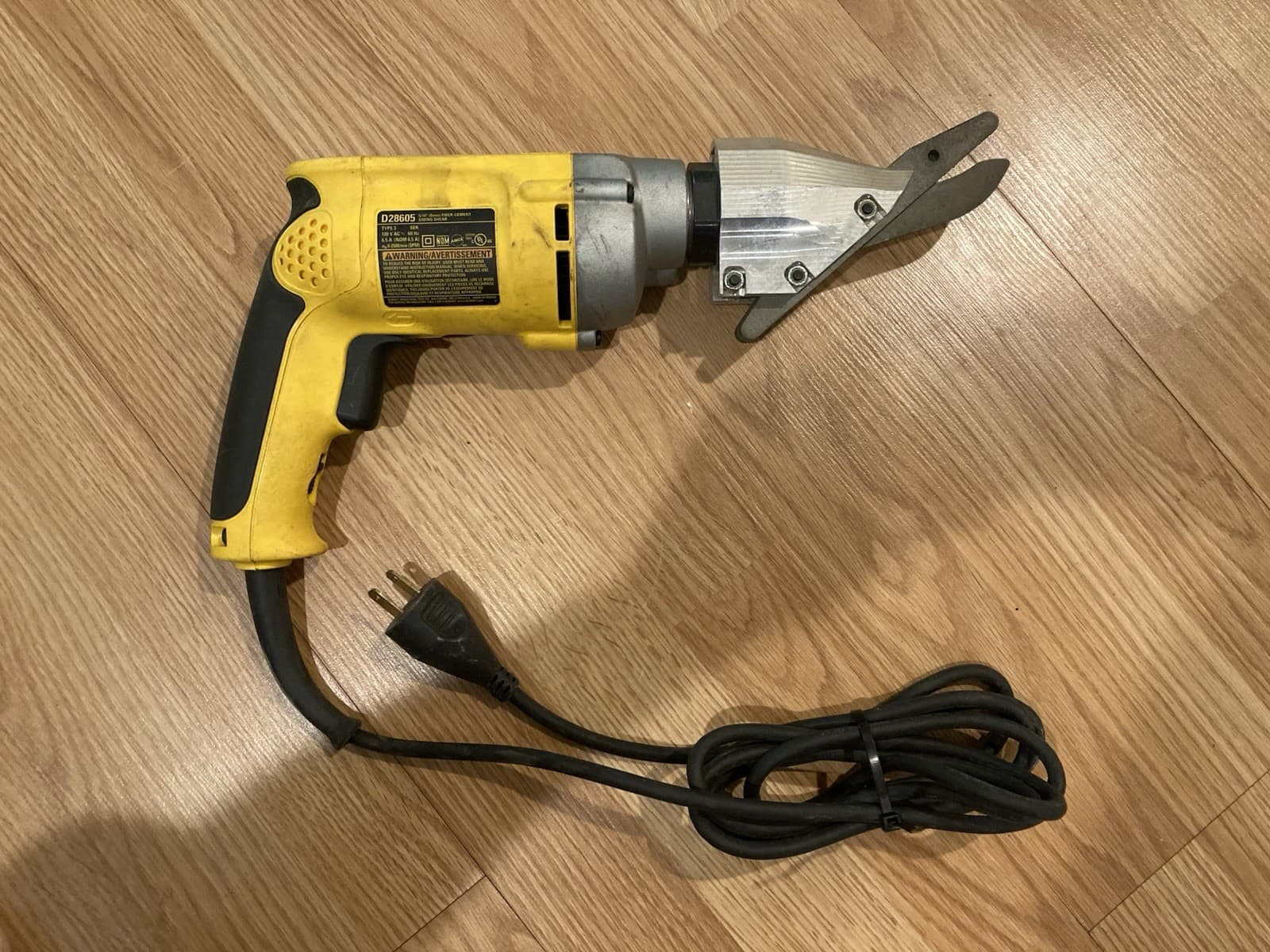 Dewalt D28605 Heavy Duty 5/16" Fiber Cement Siding Shear corded 2