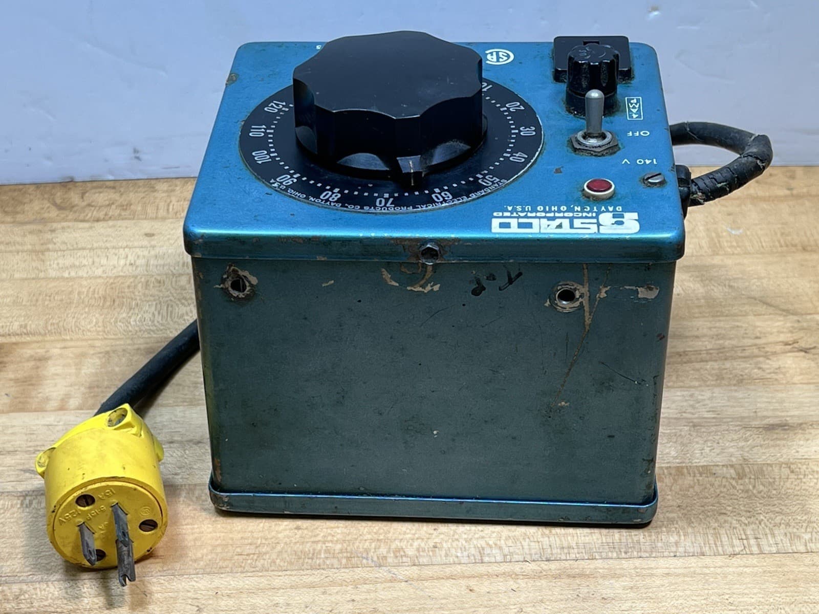 Staco 033-2001 Variable Electric Autotransformer - 3.75 AMPS, Output: 0-140v 5