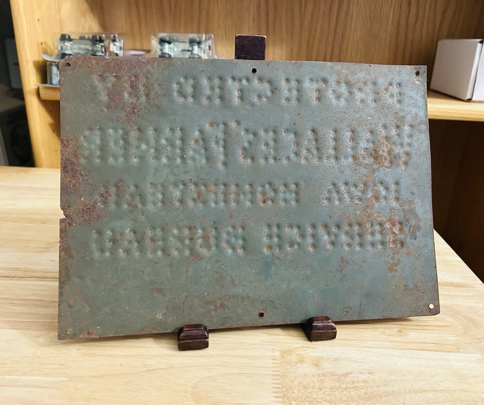 VTG 1930's Wallace's Farmer Iowa Homestead Tin Tacker Embossed Advertising Sign 2