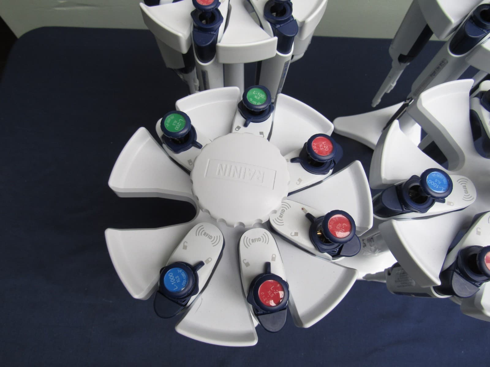 Rainin Pipet Lite XLS LTS Set Of 6 (L2, L10, L20, L100, L200, And L1000) w/stand 4