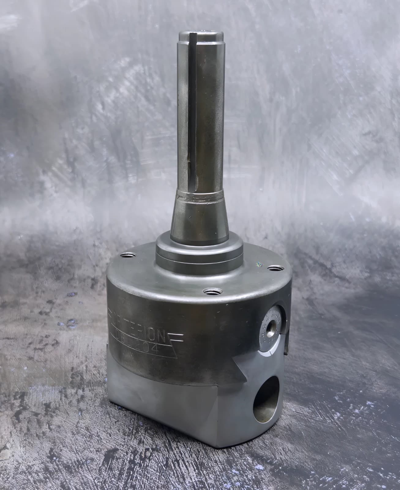 CRITERION 1" BORING HEAD - DBL-204 - R8 SHANK 2