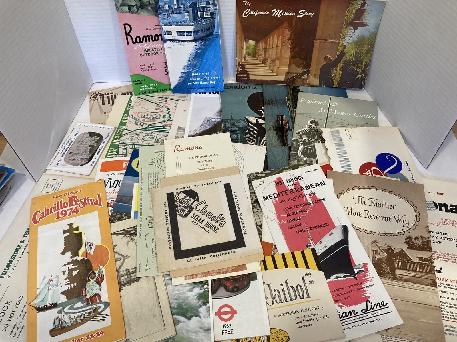 Large 200+  Ephemera Lot US Travel Brochures 1940s-1970s CA KS SD NV IL WA UT MD 6