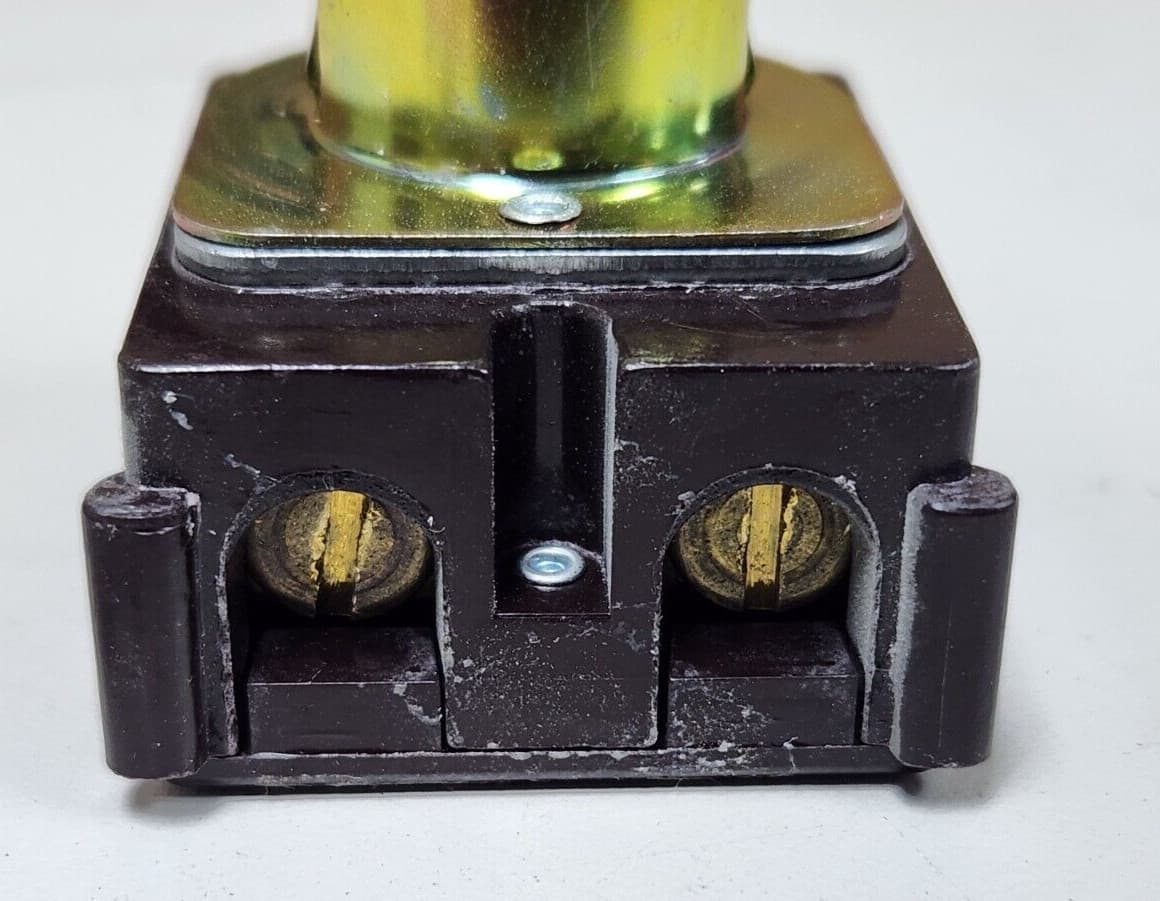 😎 GE RR7 LOW VOLTAGE LIGHTING CONTROL MECHANICAL LATCHING SWITCH 21-30 VAC COIL 3