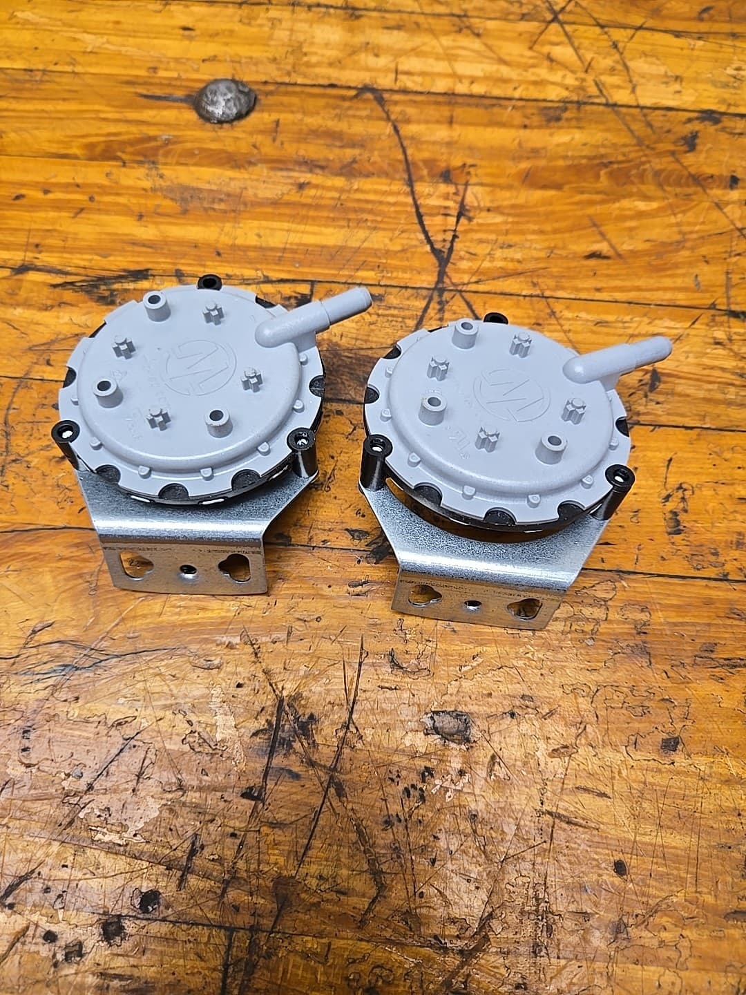 2Goodman Amana Gas Furnace OEM Air Pressure Switch B1370142  0130F00504  0.60"WC 4