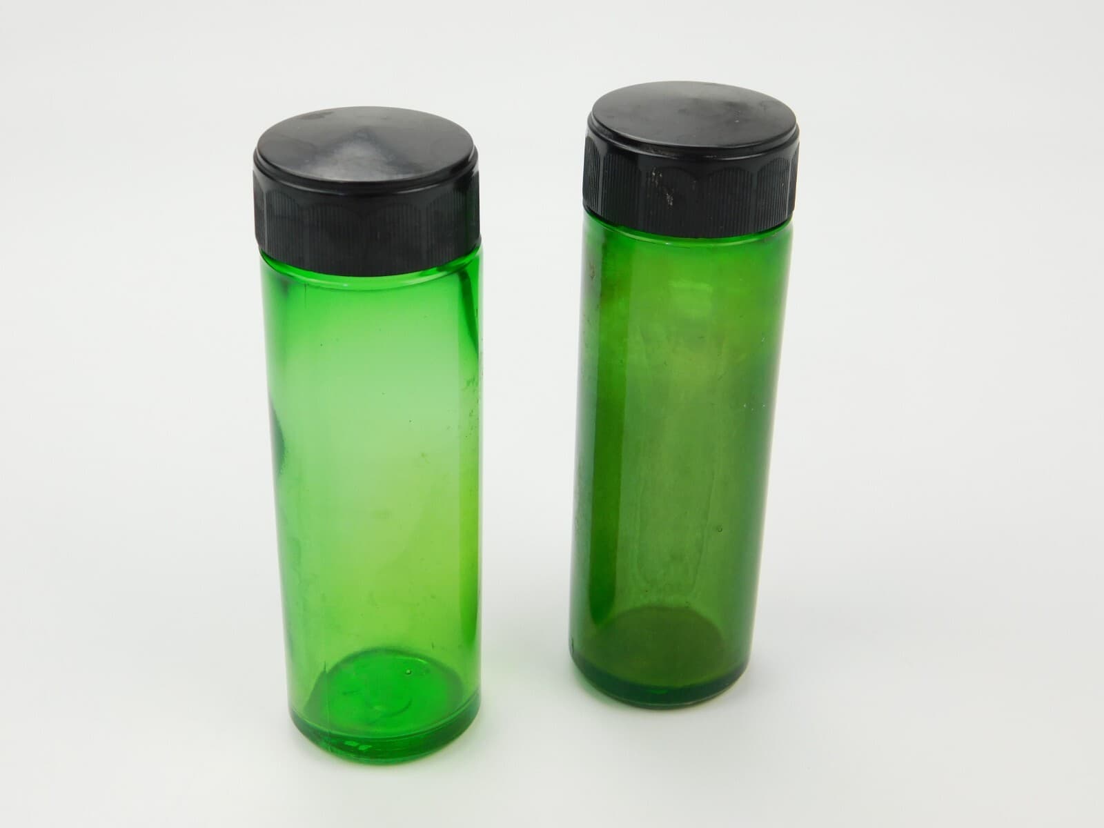 Owens Ilinois Lot of 2 Emerald Green Glass 4" Apothecary Bottles/Tubes w/lids