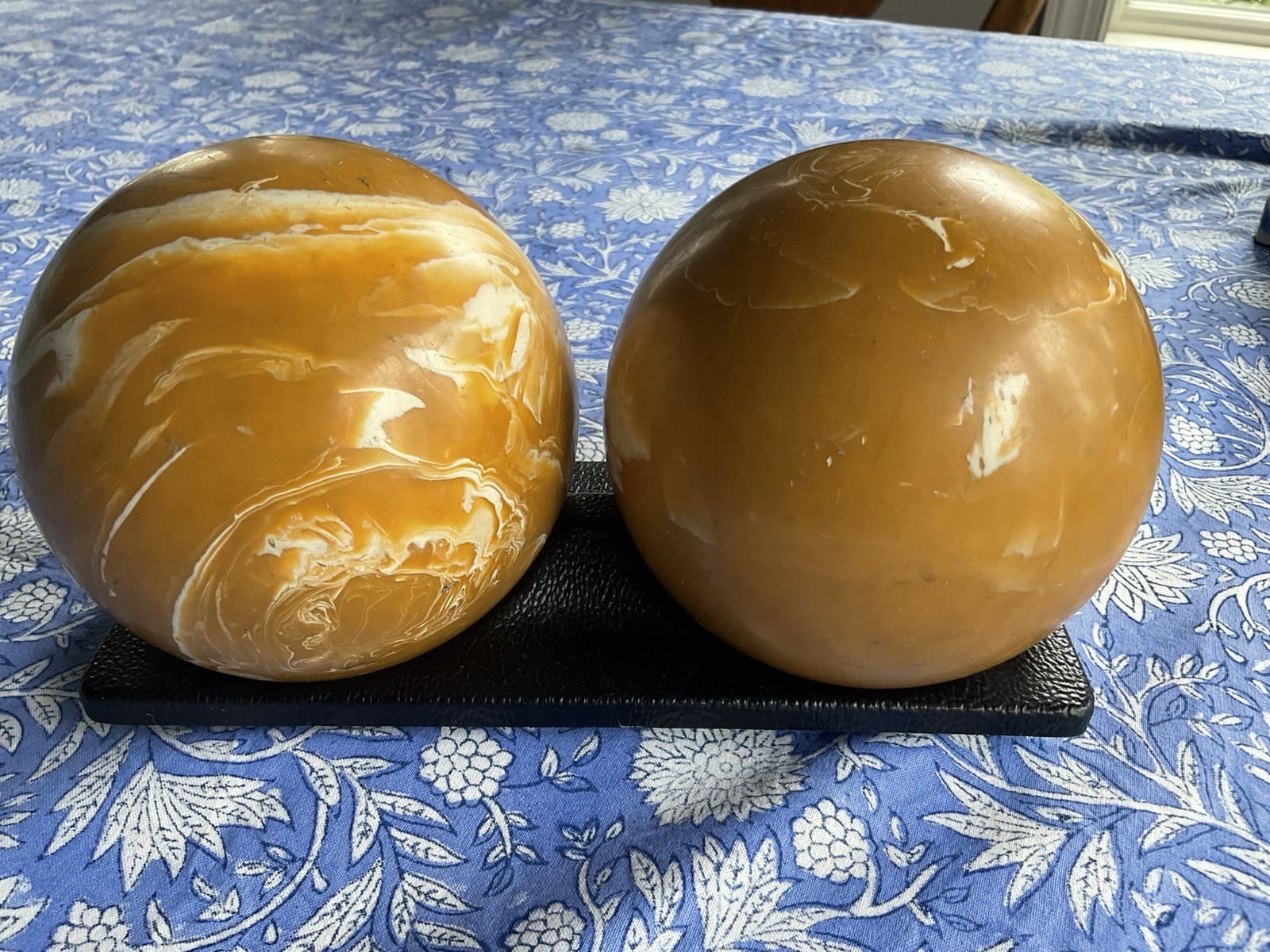 Vintage Duck Pin Bowling Balls, Gold & White Swirl w/stand🎳 2