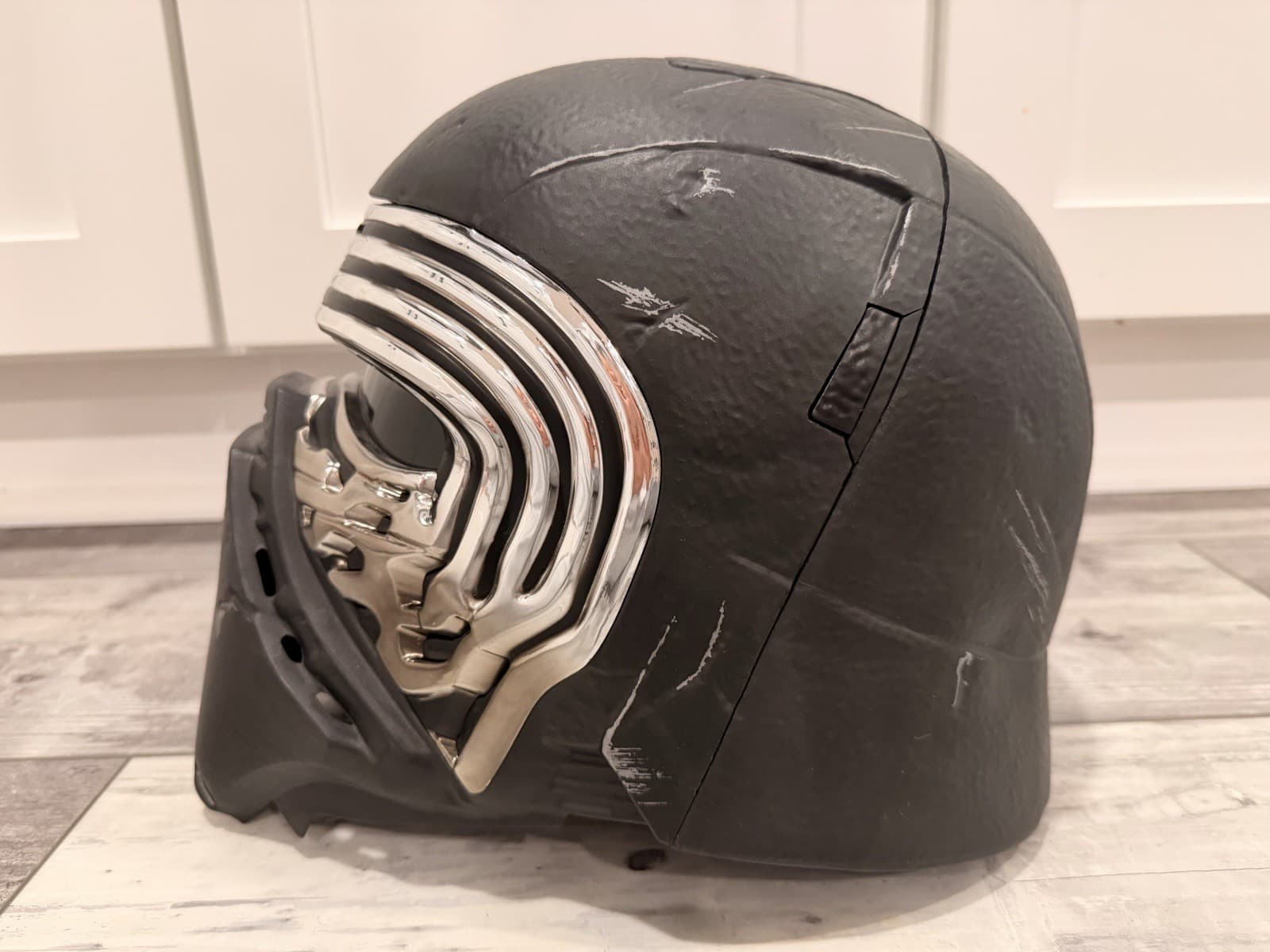 Hasbro Star Wars The Black Series Kylo Ren Voice Changing Helmet 2