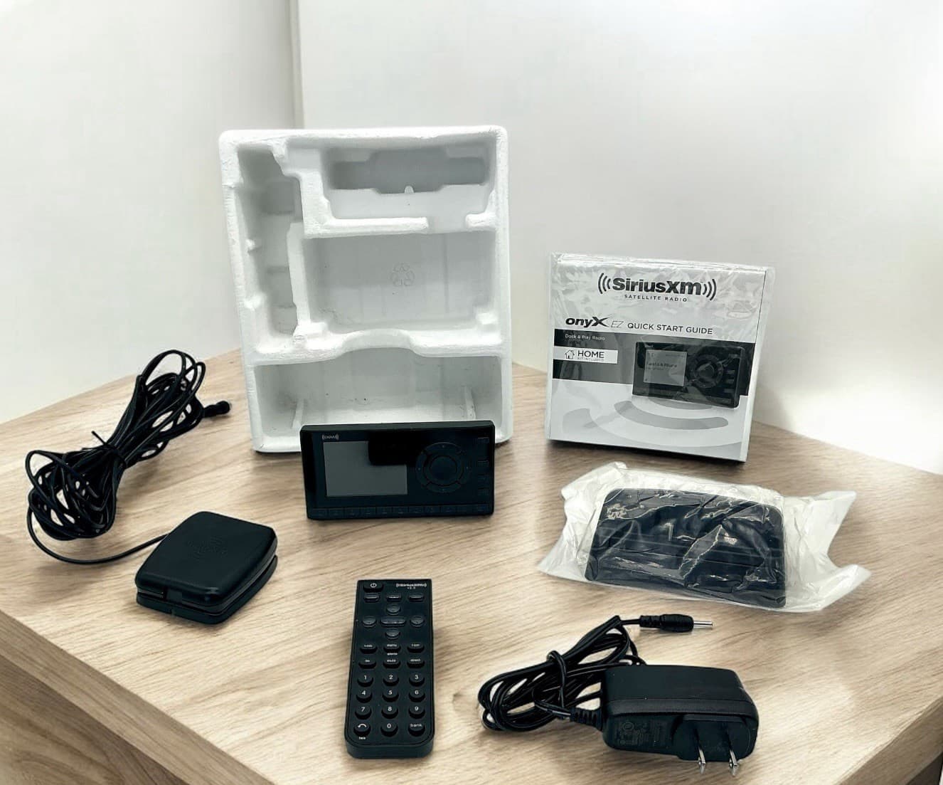 Sirius XM Onyx EZ Model XEZ1 w/ SXHD1 (A) Home Dock & Antenna SATELLITE RADIO