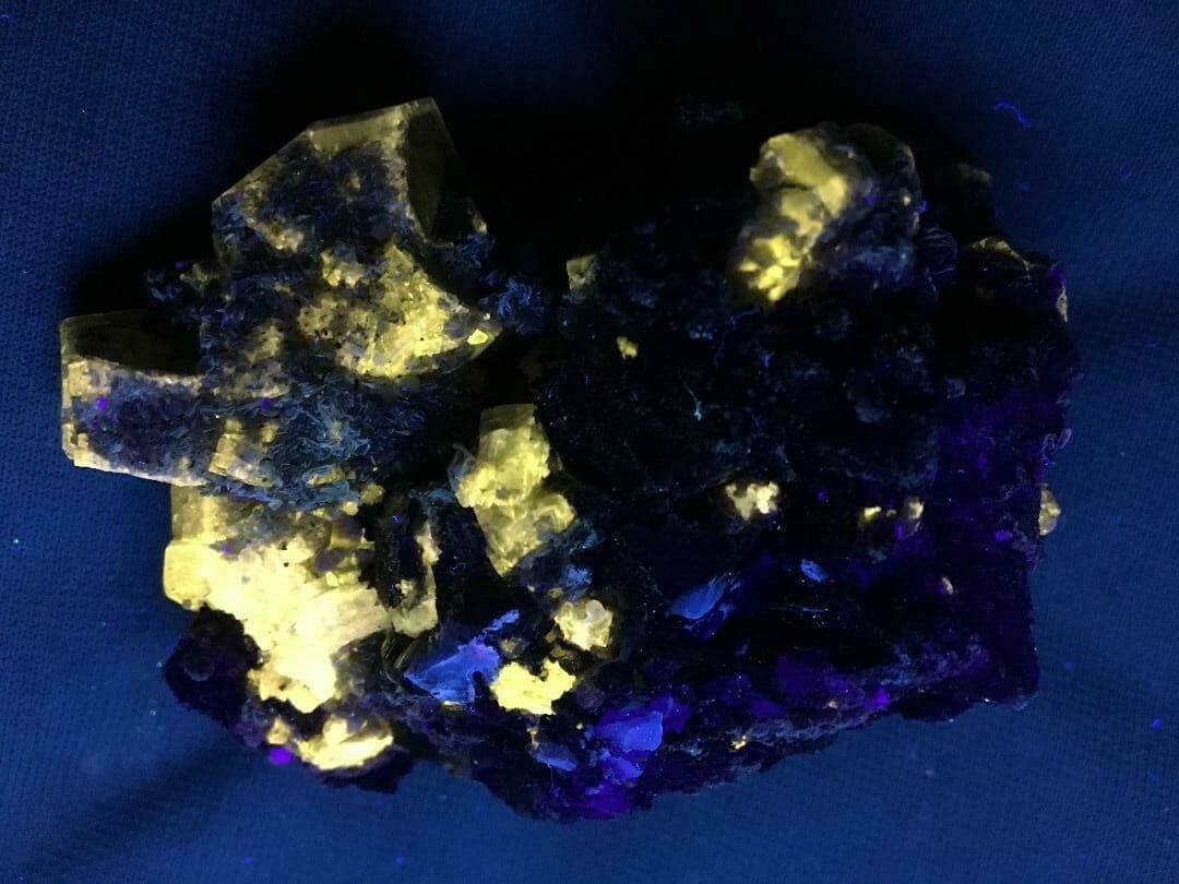 KB: FANTASTIC! SW FL. YELLOW FLUORAPATITE XLS. ON MATRIX FROM PORTUGAL 6