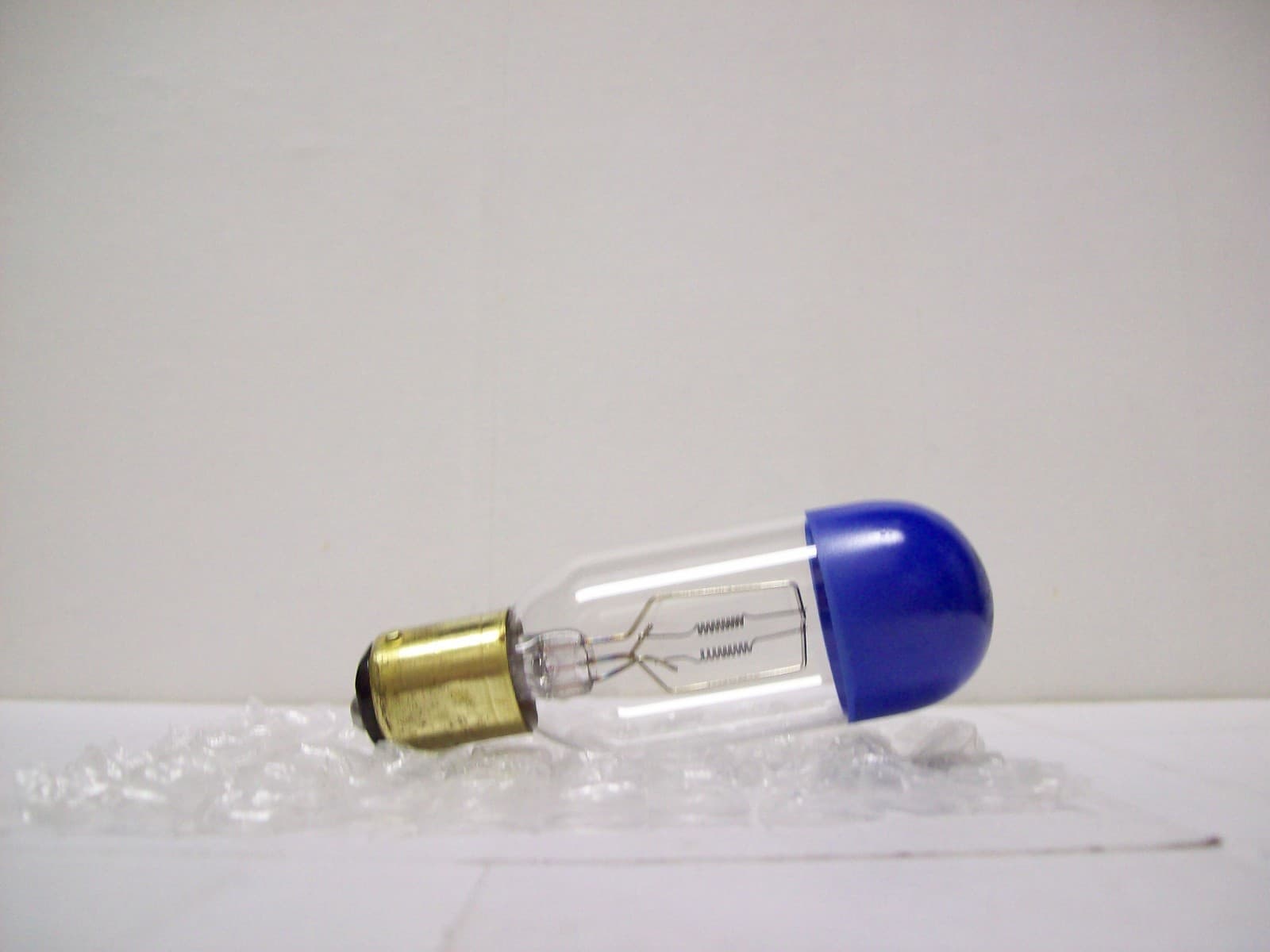 CEL Projector Projection Lamp Bulb 120V 120W  SYLVANIA  AVG. 200-HR LAMP LIFE 4