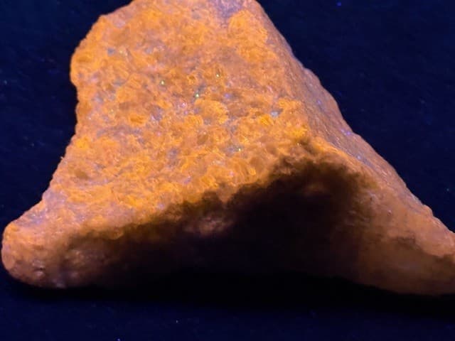 RARE TRIBOLUMINESCENT/FLUORESCENT MANGANOCUMMINGTONITE : BALMAT,NEW YORK 4