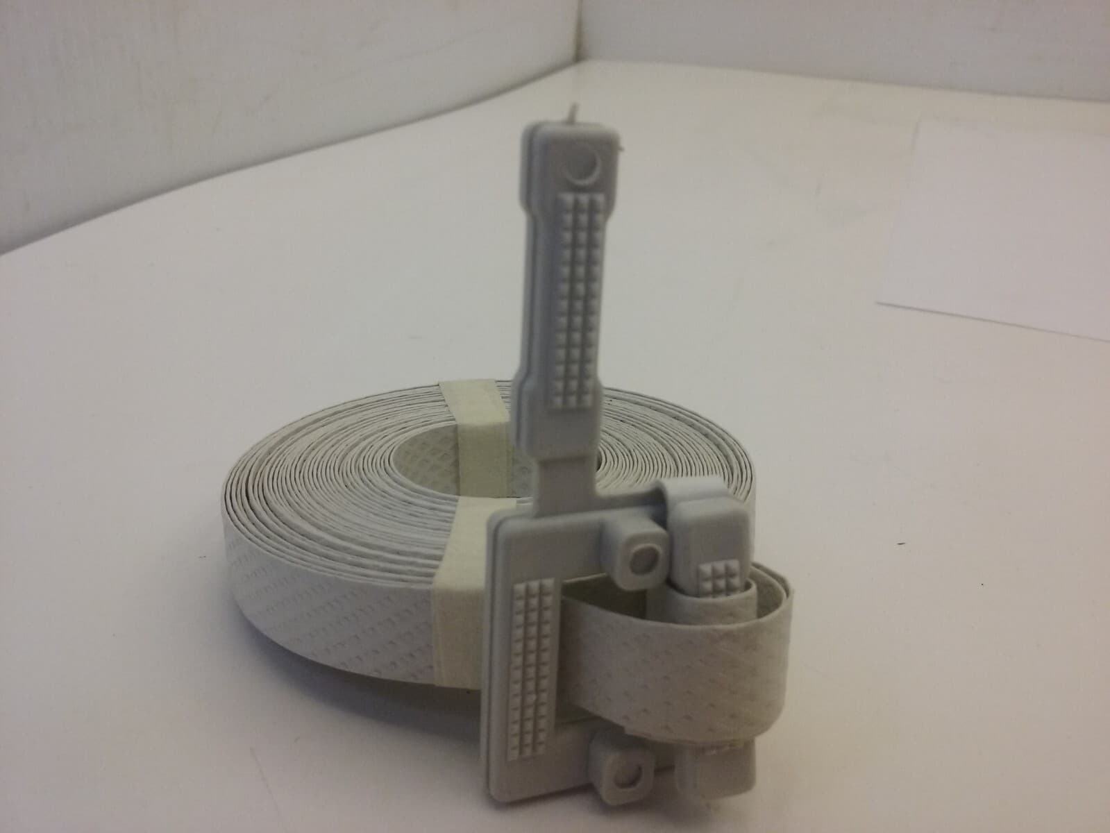 16P026 PLASTIC BOX STRAPPING WITH BUCKLE, EMBOSSED, 1/2" x 17' (LOT OF 50) NNB 2