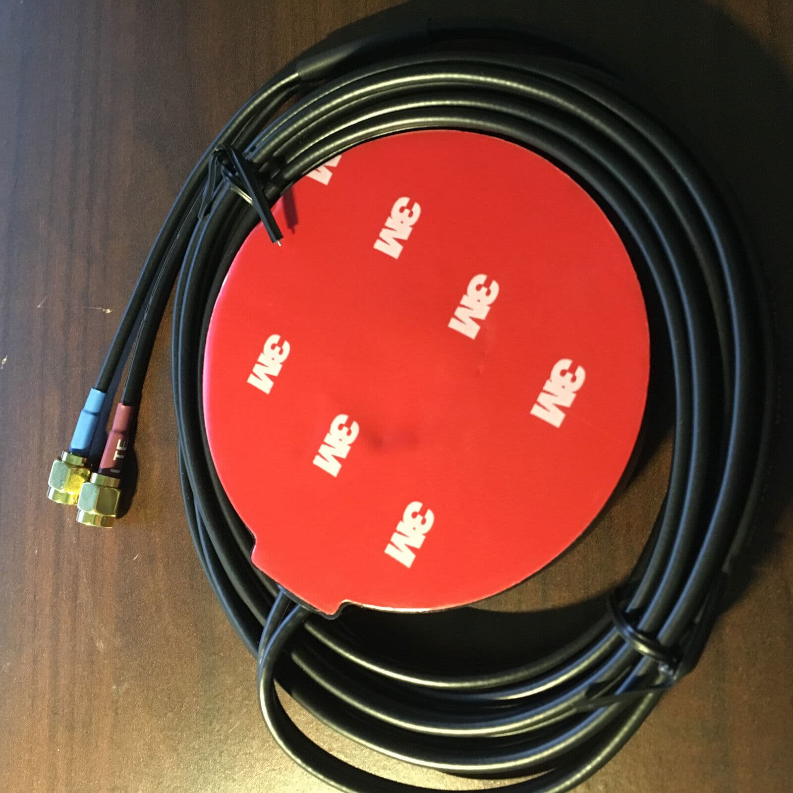 GPS +GSM/3G/4G/LTE with 700MHz coverage Combo Antenna combination  SMA adhesive  3