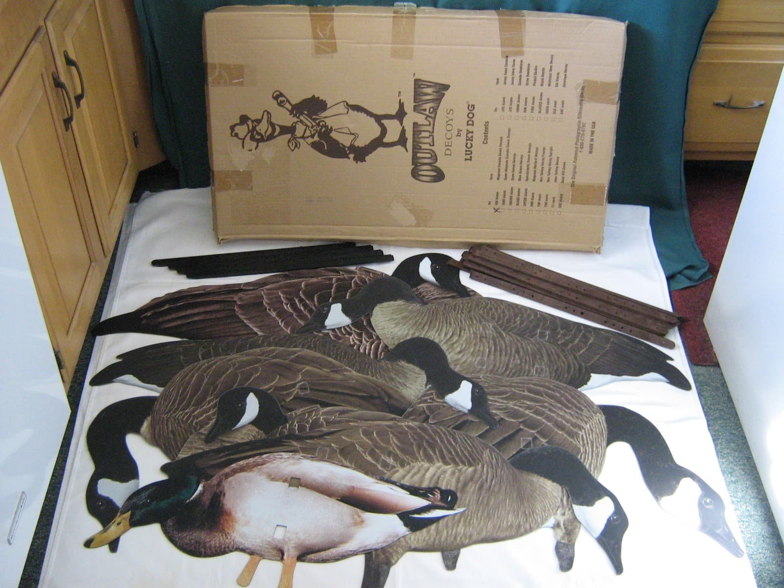 CANADA GOOSE DECOYS OUTLAW SUPER MAGNUM 2002 Set of 6 w/ Extra Stakes  *New*