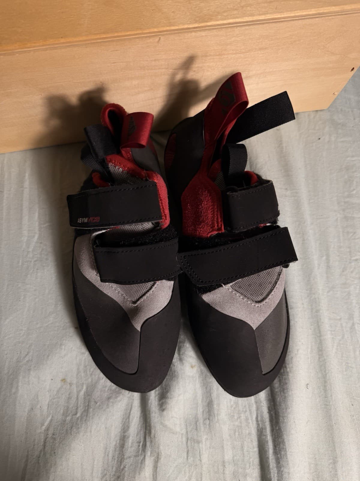 Adidas ASYM 5.10 Women's Rock Climbing Slipper Shoes US 7.5 Black/Red/Grey 5