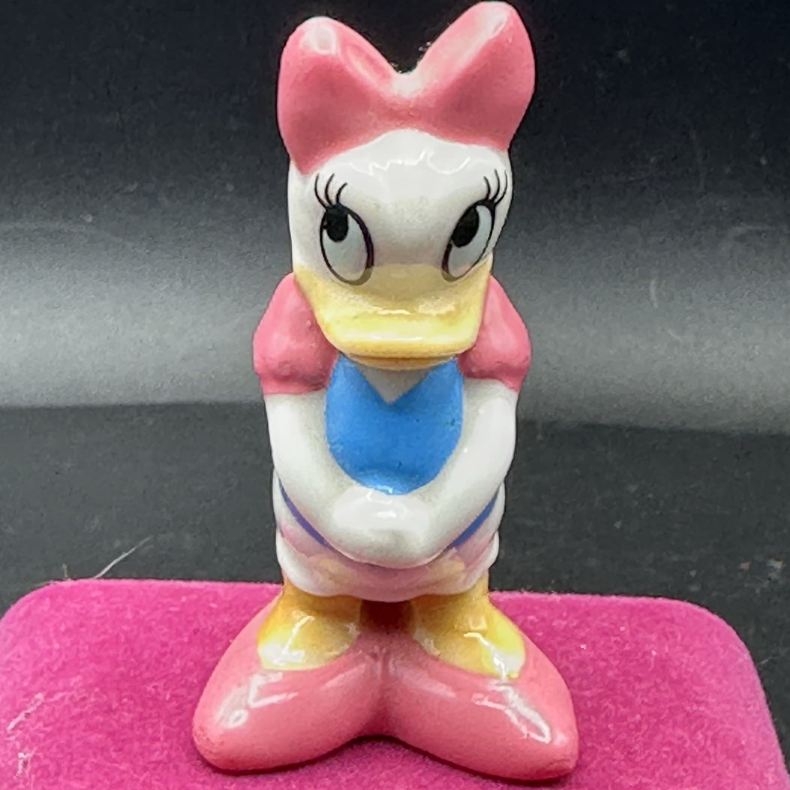 Vtg Disney Daisy Duck Mini Figurine Bone China Taiwan 2” Ceramic Collectible 6