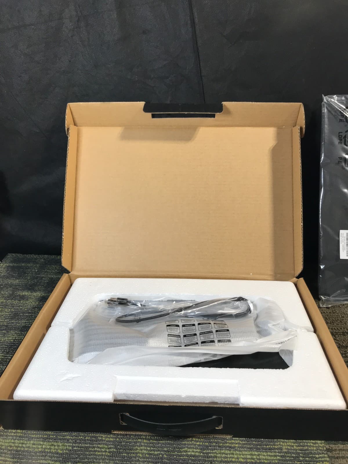 ASUS MB168B 15.6" WXGA 1366x768 USB Portable Monitor-NEW IN BOX 4