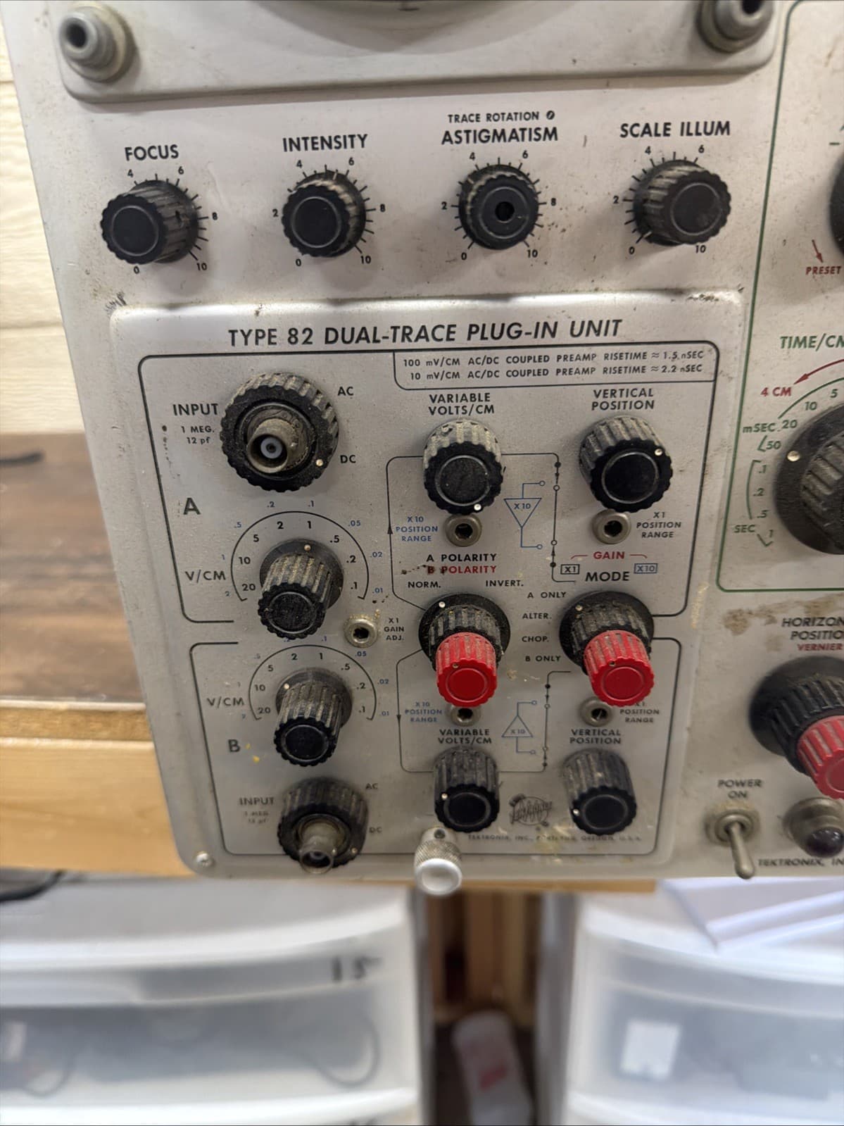 TEKTRONIX TYPE-585A OSCILLOSCOPE Works 5