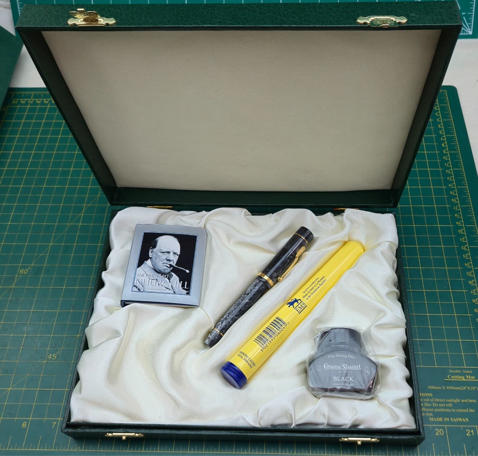 Brand new Conway Stewart Churchill Limited edition fountain pen 18K nib #146/500