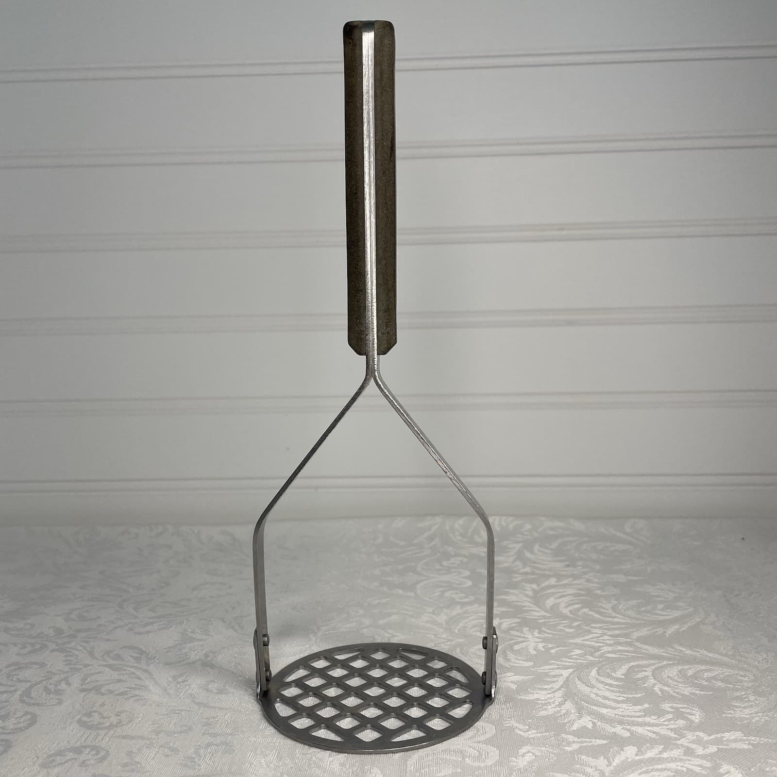 Vintage Ekco Potato Vegetable Food Masher Stainless Vanadium Composite Handle 9"