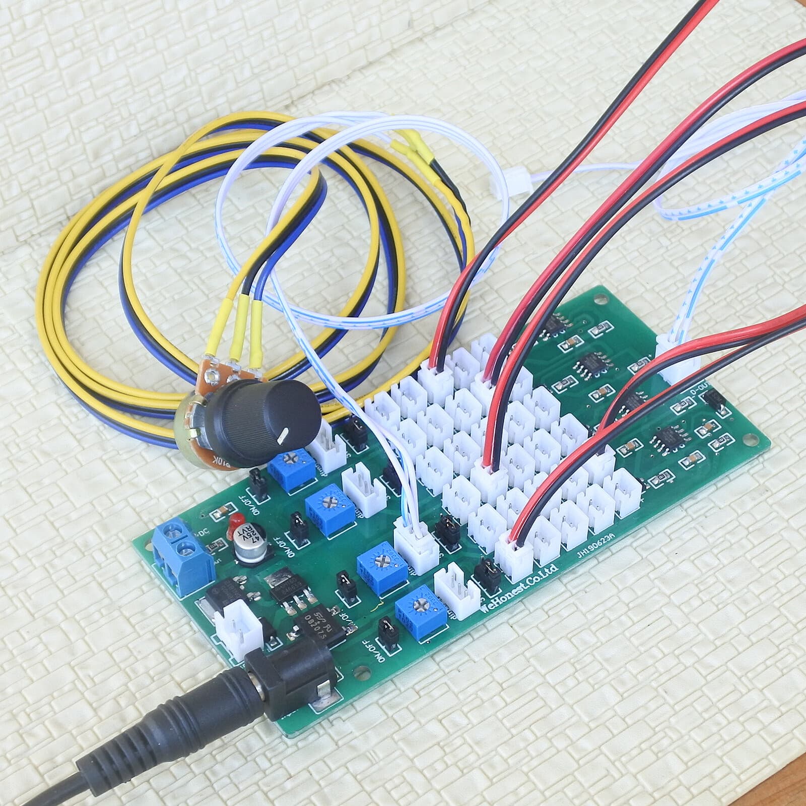 1 x wired distance dimmer for distribution board adjust brightness from desktop. 3